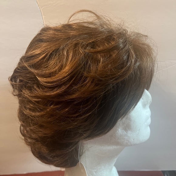 NEW Gnimegil Synthetic Wig Layered Brown Highlights Short Cute! - Picture 4 of 11